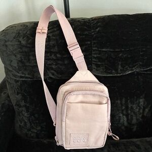Beis sling (Pink) water bottle holder in back pocket